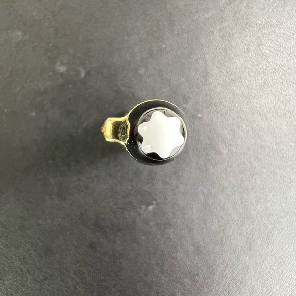 Montblanc Meisterstück Classique Gold-Coated Fountain Pen - Picture 5 of 7